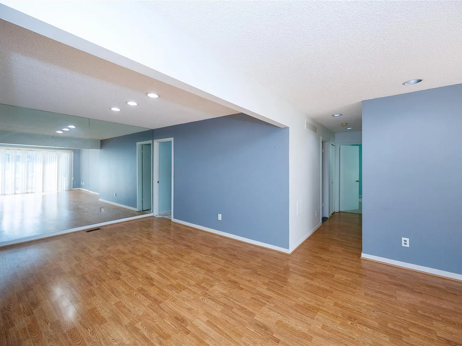 2 bed, 2.0 bath, 1349 sqft, $2,100 — Photo 3