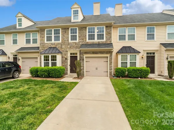 9618 Springholm Dr, Charlotte, NC 28278