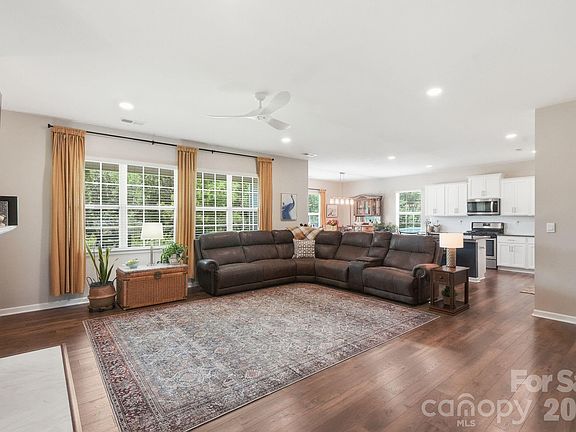 4th image of 7735 Stonehouse Dr