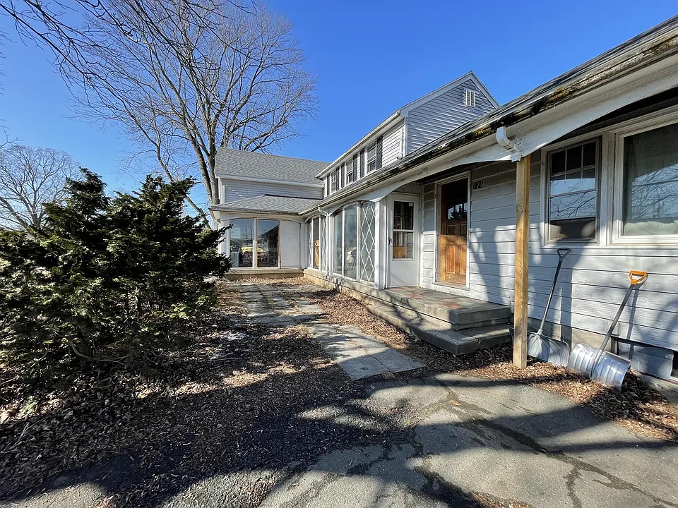 174 Russell St