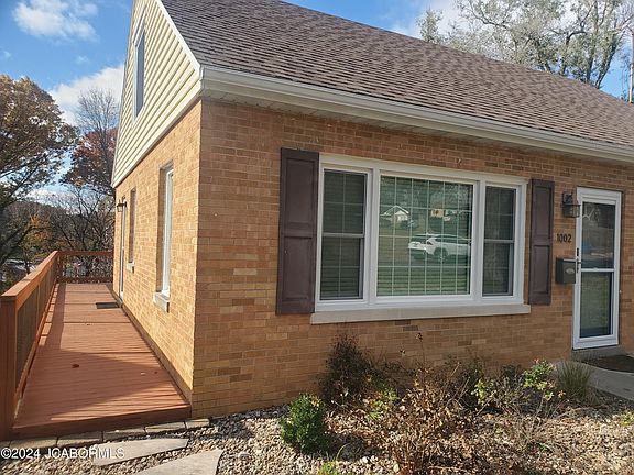 2nd image of 1002 Laurel Dr