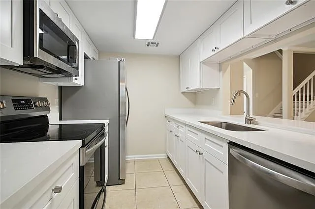 852 Old Metairie Dr — Photo 3
