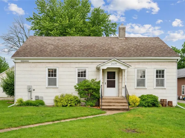 2609 J St, Amana, IA 52203