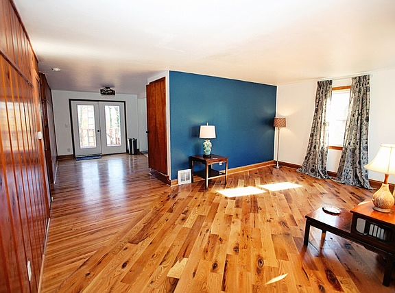 5th image of 812 Churchill Dr