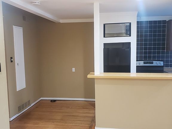 5th image of 245 Magnolia Ave APT 2