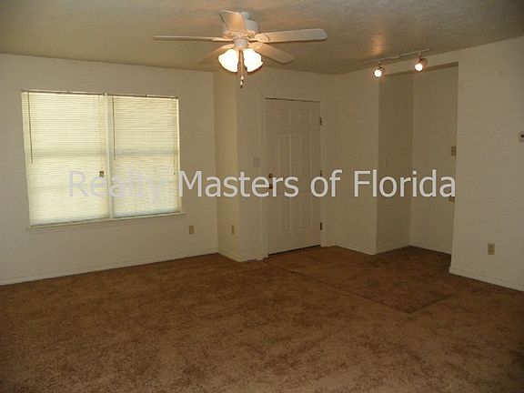 3rd image of 5882 Independence Dr