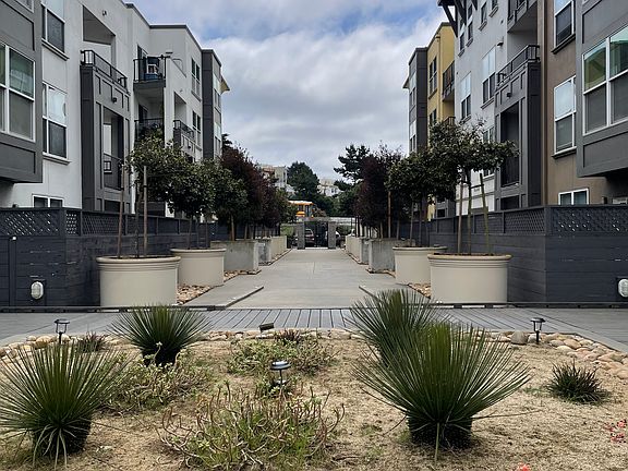 3rd image of 8200 Oceanview Ter APT 301