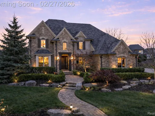 3575 Royal Berkshire Ln, Oakland, MI 48363