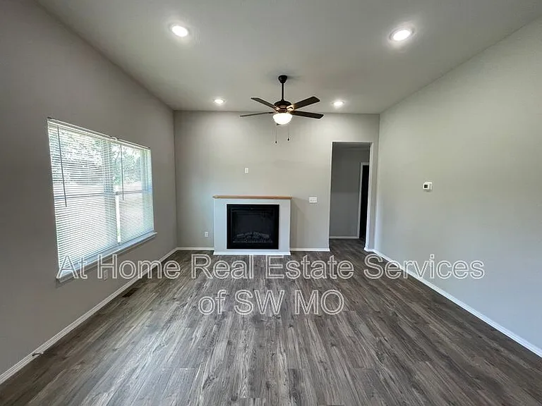 3862 W Linwood St — Photo 2