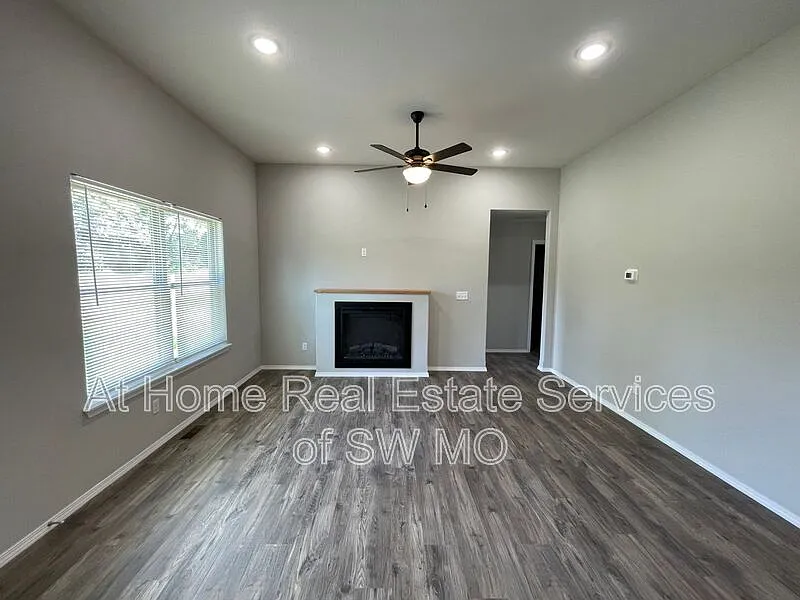 Building Photo - 3862 W Linwood St