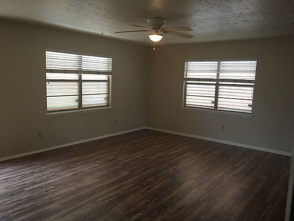 4th image of 4611 Avenue O 1/2