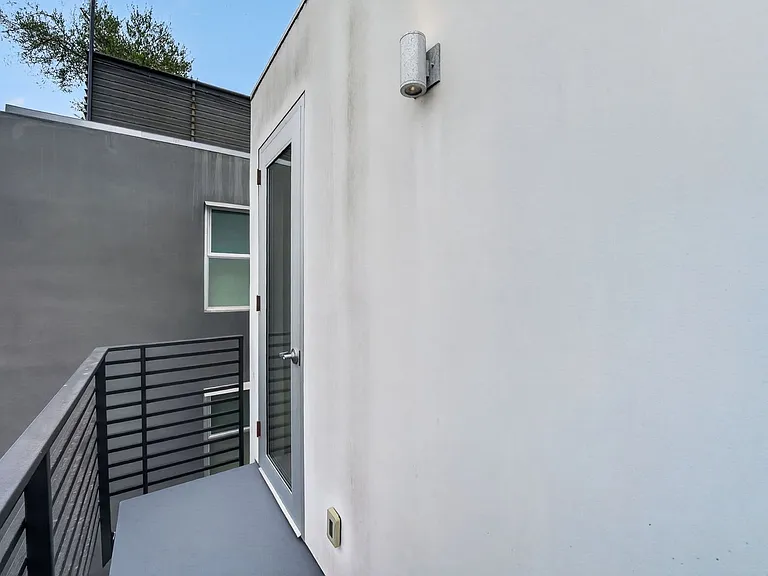 404 Grand Blvd — Photo 61