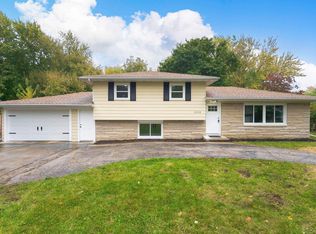 2553 Woodley Dr, Benton Harbor, MI 49022