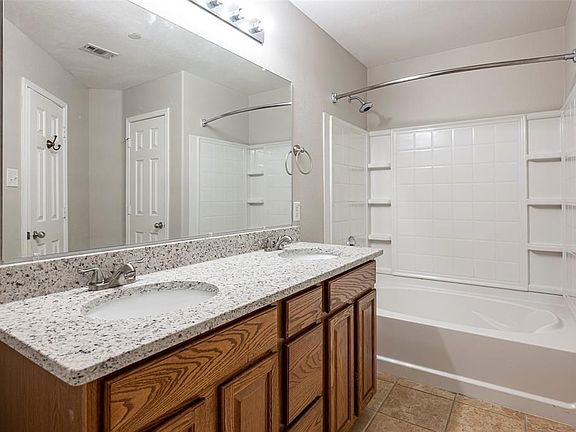 3rd image of 10383 Darkwood Dr