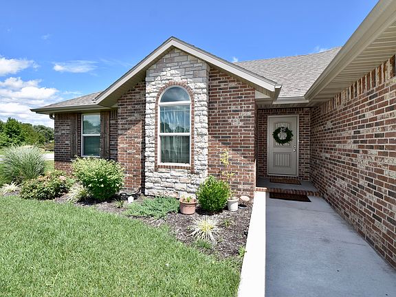 2nd image of 642 N Eagle Park Dr