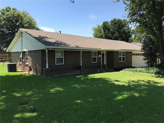 3rd image of 169 Midway Cir