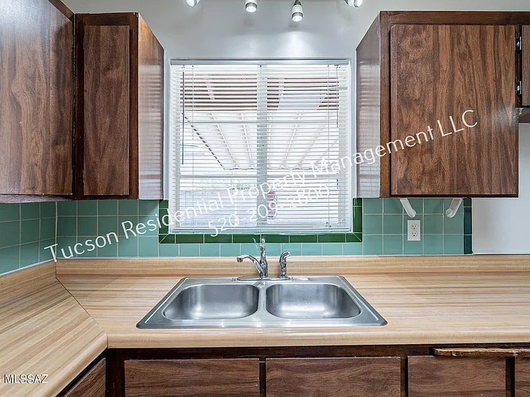 826 E Water St — Photo 21