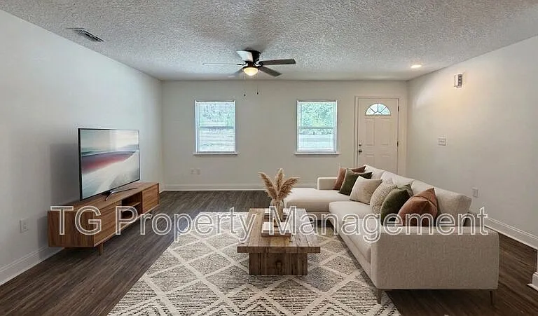 1756 Lane Ave S #1 — Photo 4