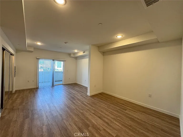1025 S Berendo St #404 — Photo 5