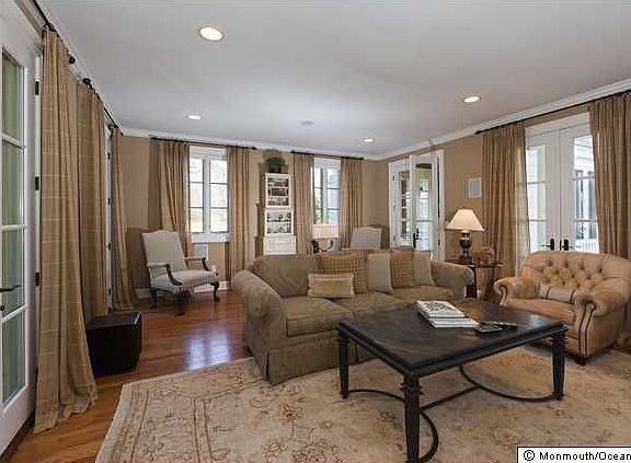 3rd image of 35 Blackpoint Horseshoe St