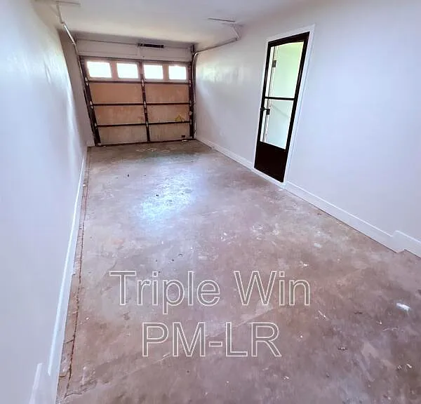 220 Randall Dr — Photo 41