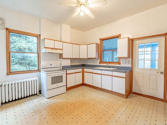 4th image of 2221 N Lamon Ave
