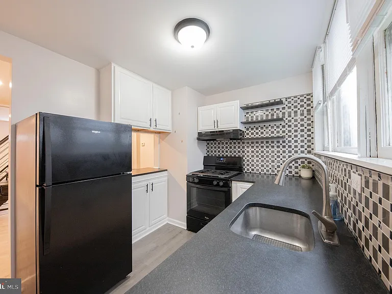 2924 Salmon St — Photo 11