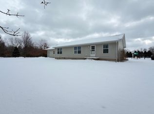 3500 Northkent Pine Dr, Kent City, MI 49330