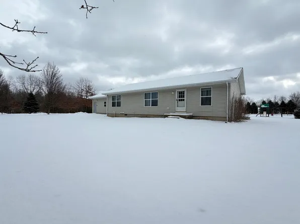 3500 Northkent Pine Dr, Kent City, MI 49330