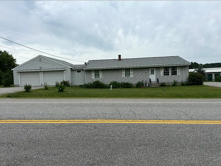 1193 Turner St — Photo 2