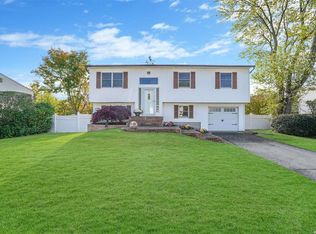 8 Impala Dr, Centereach, NY 11720