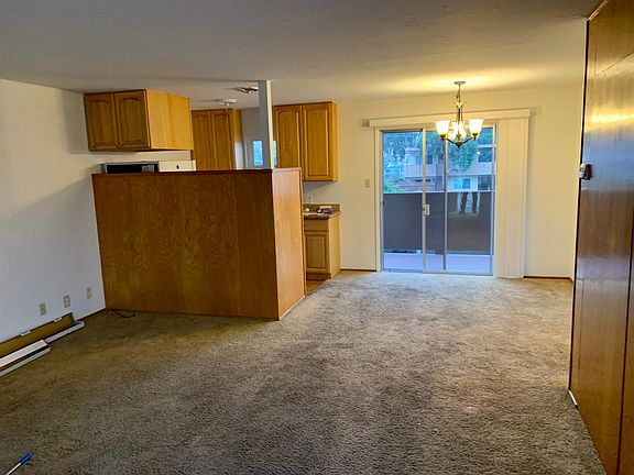 4th image of 1524 S Claremont St APT E