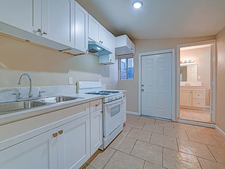 8940 Live Oak Ave #B — Photo 7