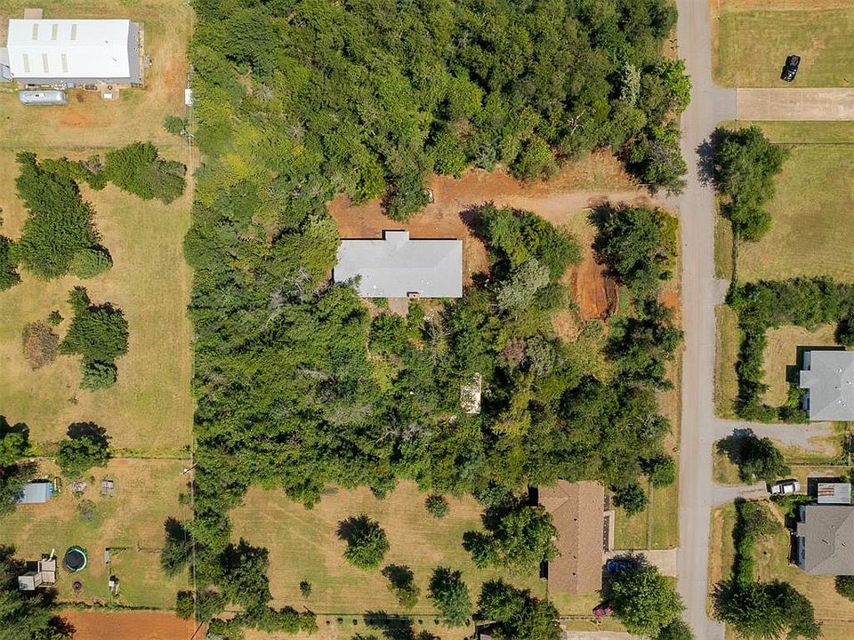1st image of 1831 E Lake Park Ln