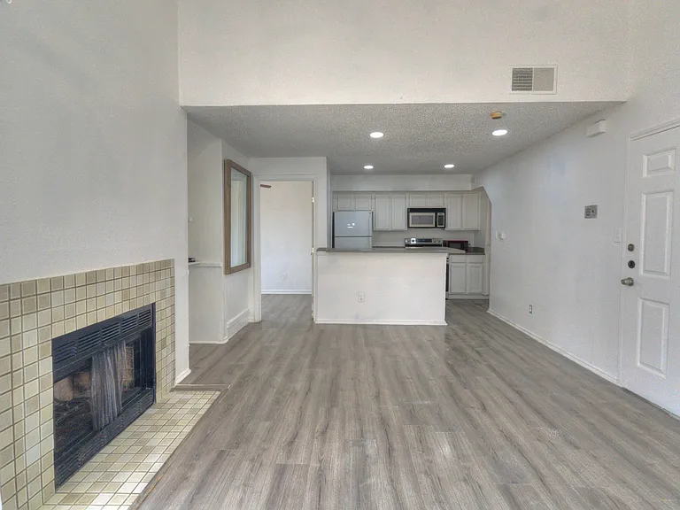 9827 Walnut St #205 — Photo 4