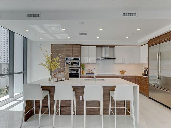 2nd image of 100 E Las Olas #3101
