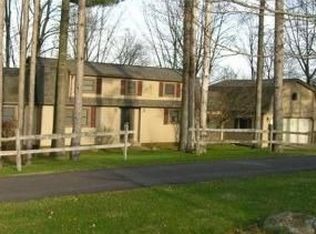 6048 Caddy Rd SW, Bowerston, OH 44695