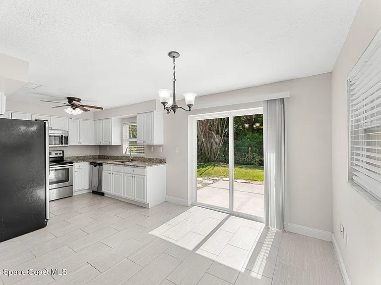 3077 Sea Gate Cir — Photo 3
