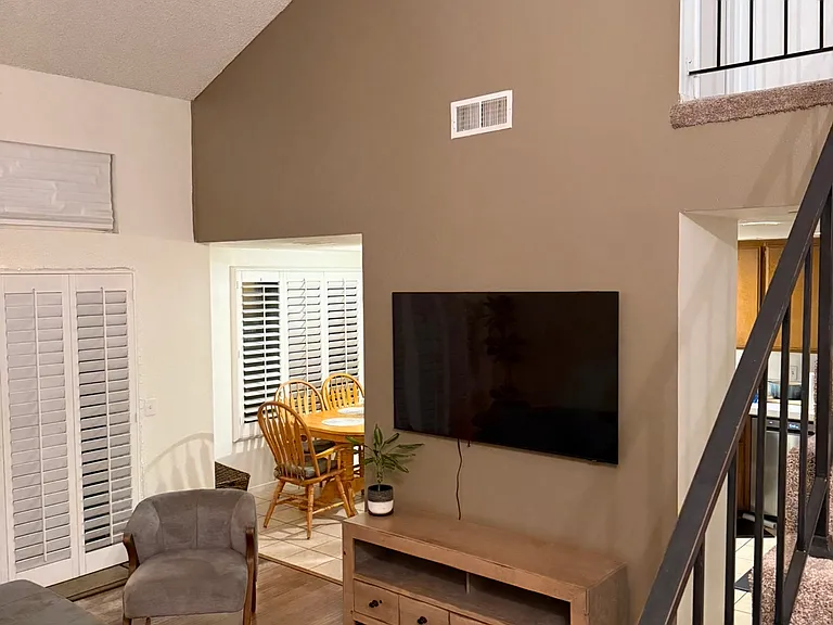 2321 S Magnolia Ave #4C — Photo 2