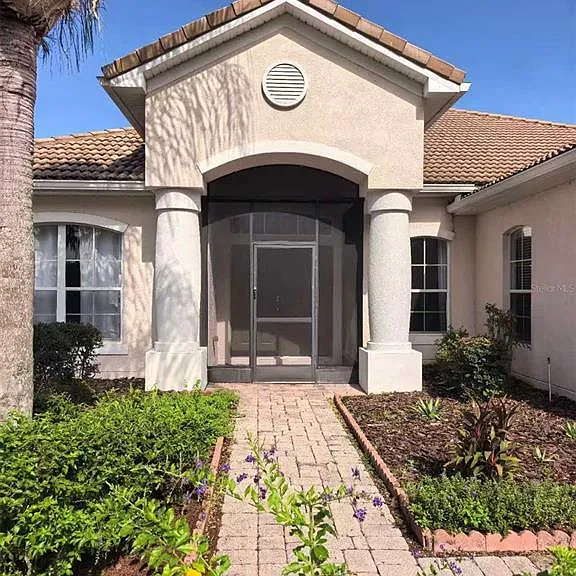 3520 Shorewood Dr — Photo 2
