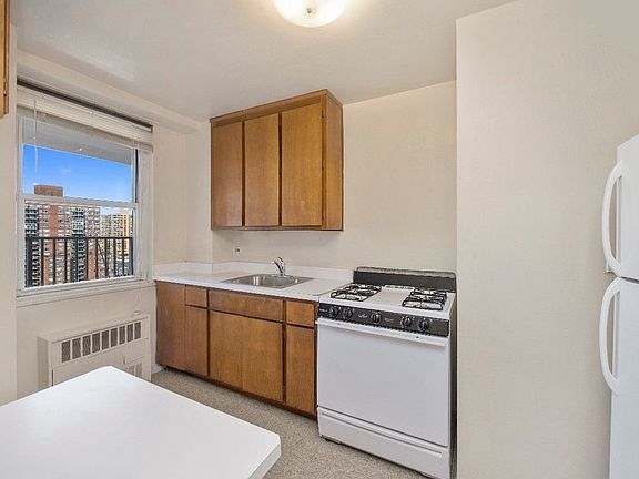5th image of 100 W 94th St APT 18C