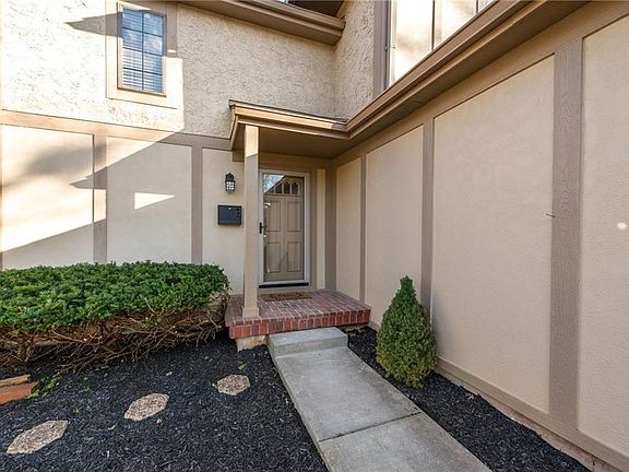 2nd image of 10915 W 96th Pl