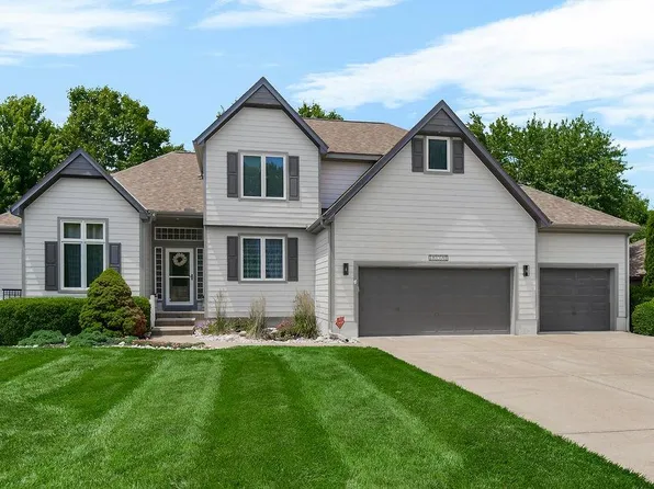 808 SW Springwater Ln, Lees Summit, MO 64081