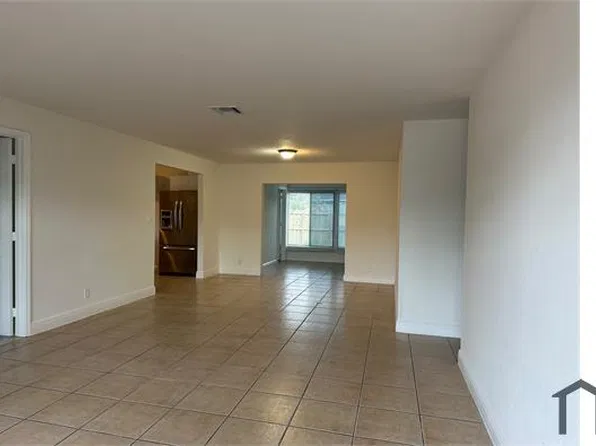7922 SW 4th Pl, North Lauderdale, FL 33068