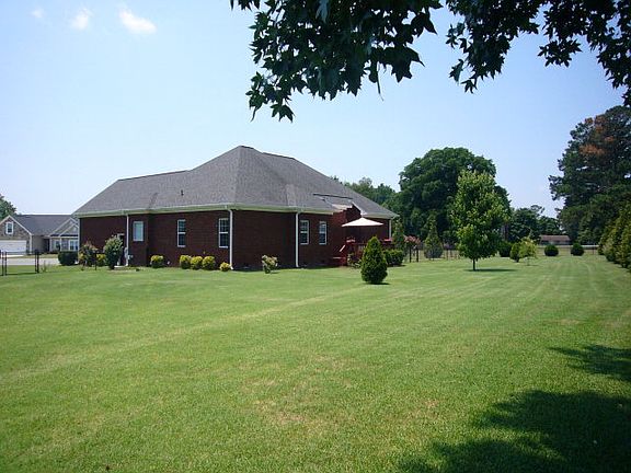 5th image of 202 Gordon Dr