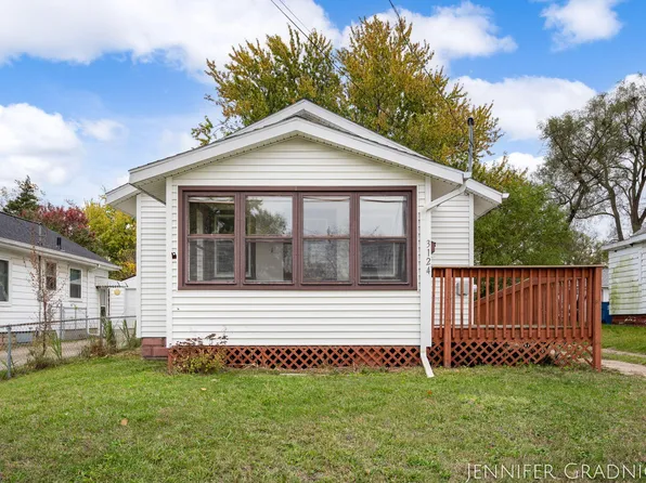 3124 Longstreet Ave SW, Wyoming, MI 49509