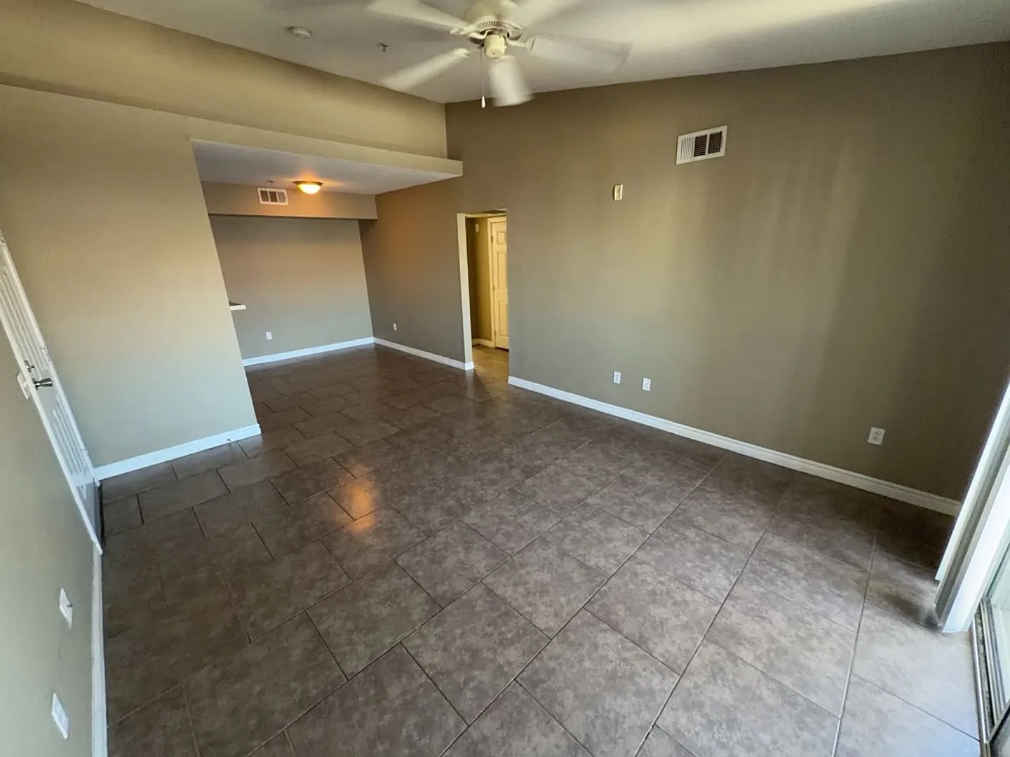 *2 Weeks Free Rent For Qualified Applicants With Immediate Move In*Cozy Condo, Community Offers C... — Photo 2
