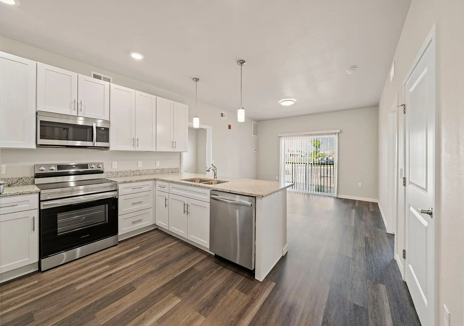 Holmes Corner Apartments — Photo 4