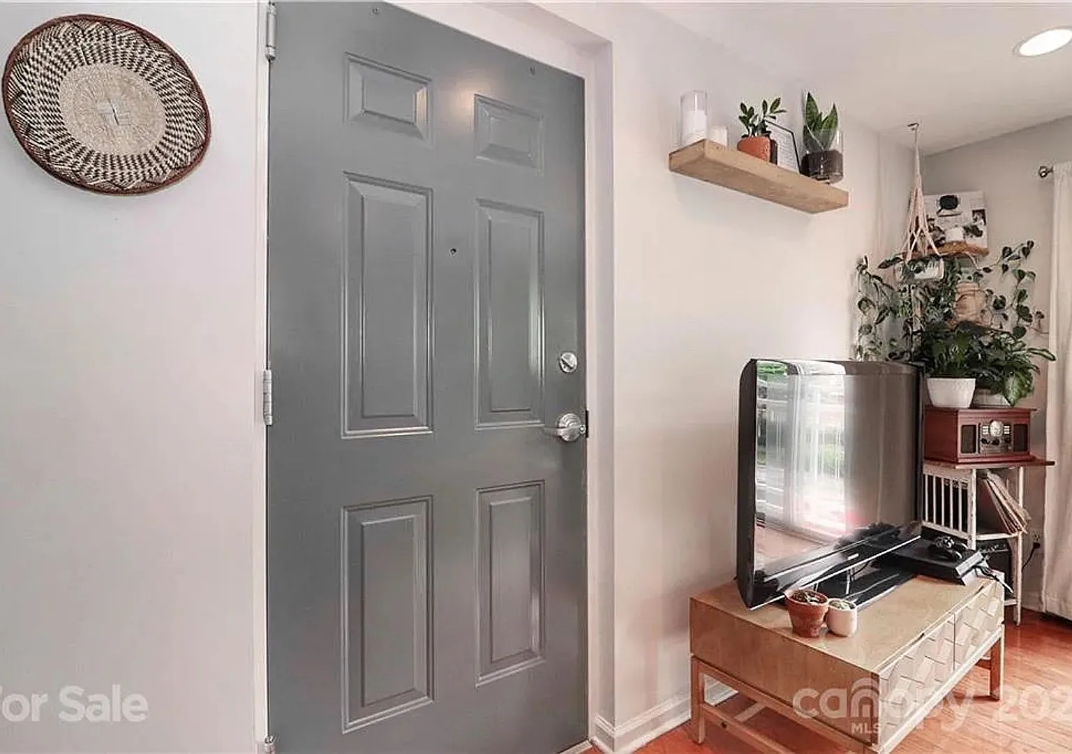 Room in 2 Bedroom Home at Donatello Ave — Photo 4