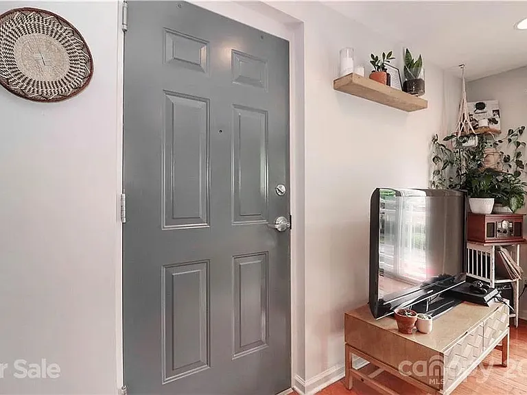 547 Donatello Ave — Photo 4